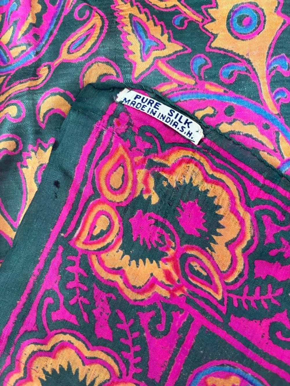 Square silk scarf from India - Picture 3 of 5